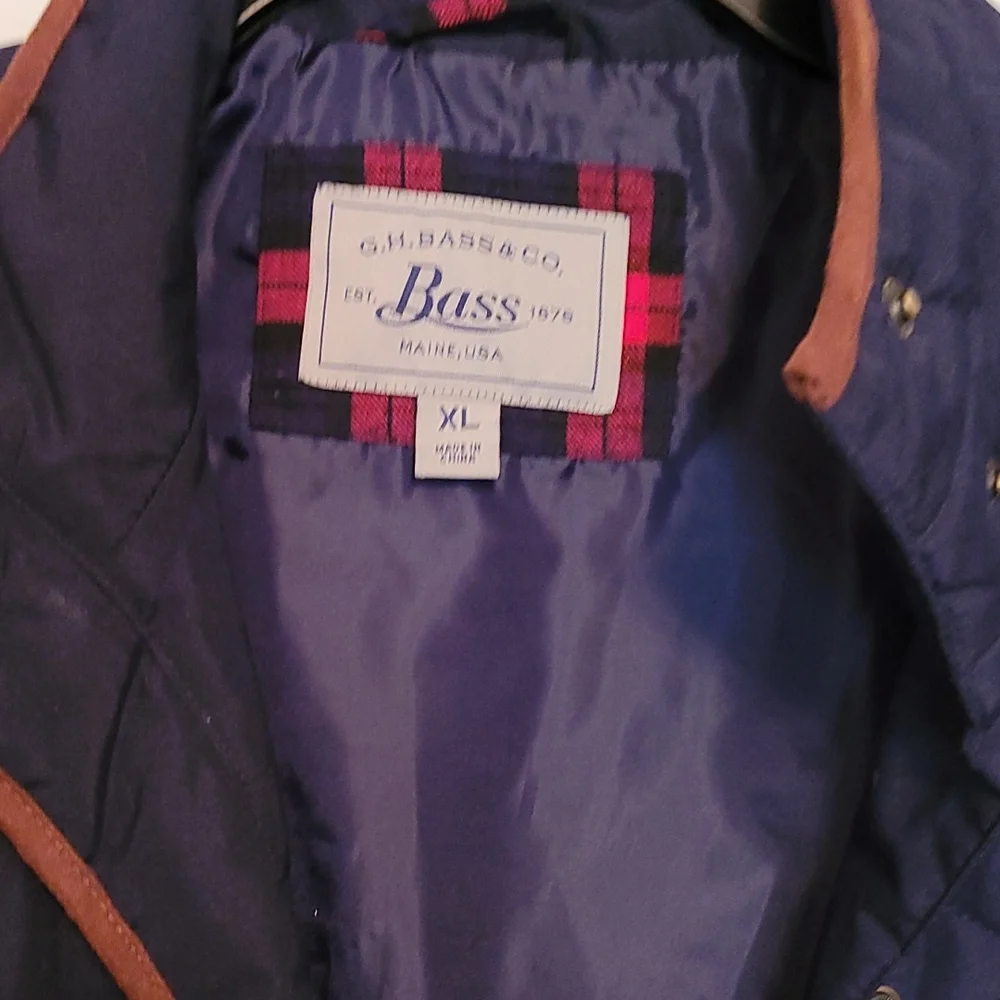 G H Bass ladies navy quilted vest Sz XL - Picture 2 of 3